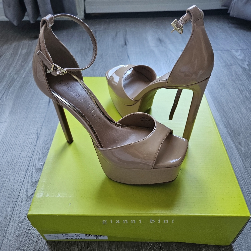 Gianni Bini Women's Tan Platform Heels